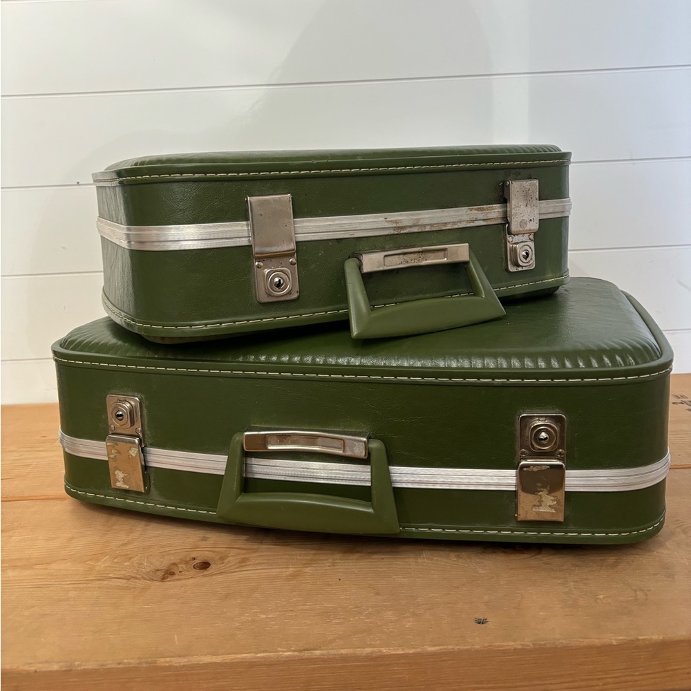Vintage Green Suitcase (Handheld)